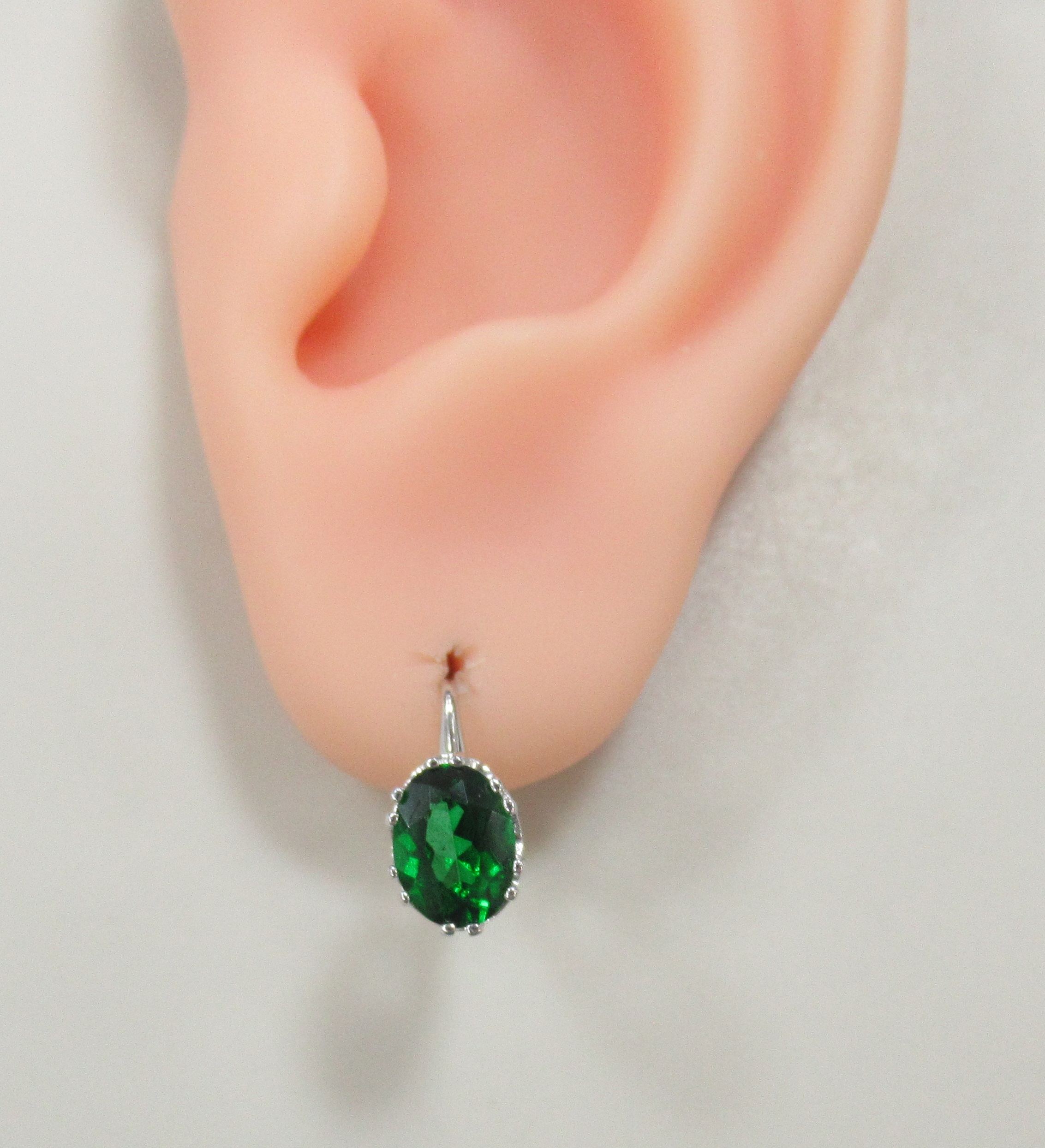 Серебряные серьги с зелеными топазами